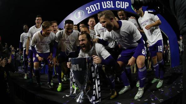 Louisville-Trophy1113_large